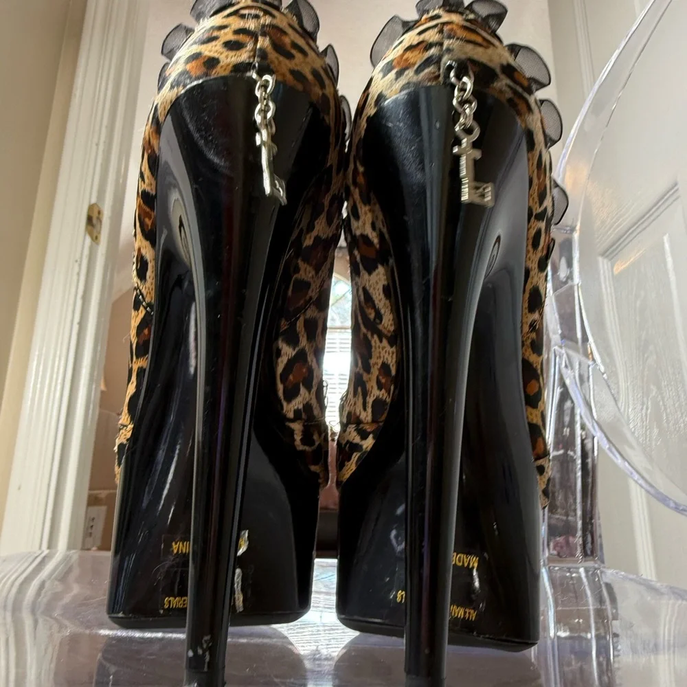 Elegant Leopard Print Stiletto Heels 👠 Foxy Lady Leopard 🐆 - Picture 3 of 9